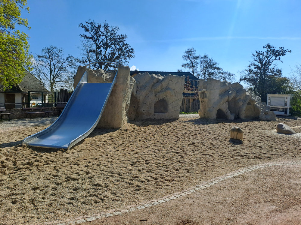 Bergzoo Halle: Kinderspielplatz "Kletterfelsen"